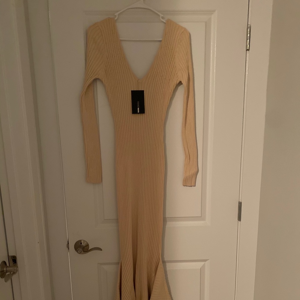 Ribbed & ready sweater dress in nude. W/tags (NEW)
